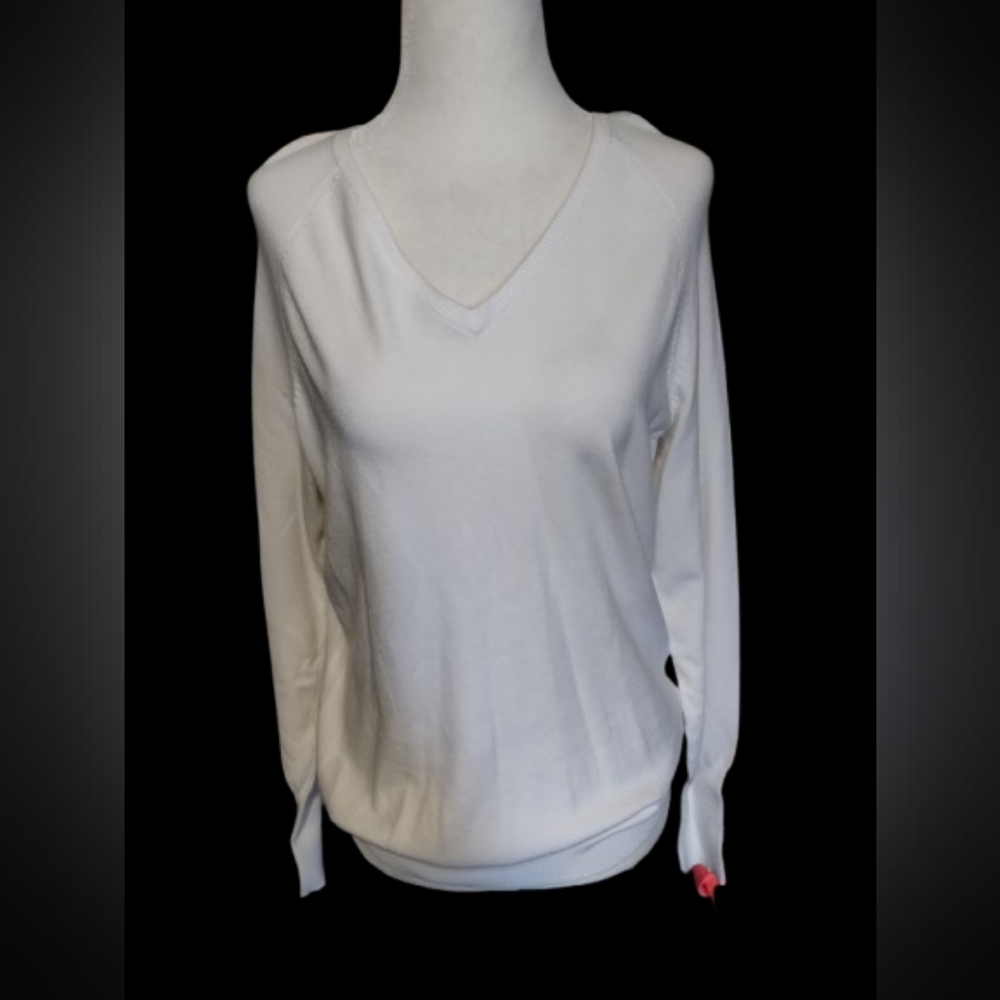 NWOT Soft Beautiful White V-Neck Sweater, Designer Made No Markings, See Photo L